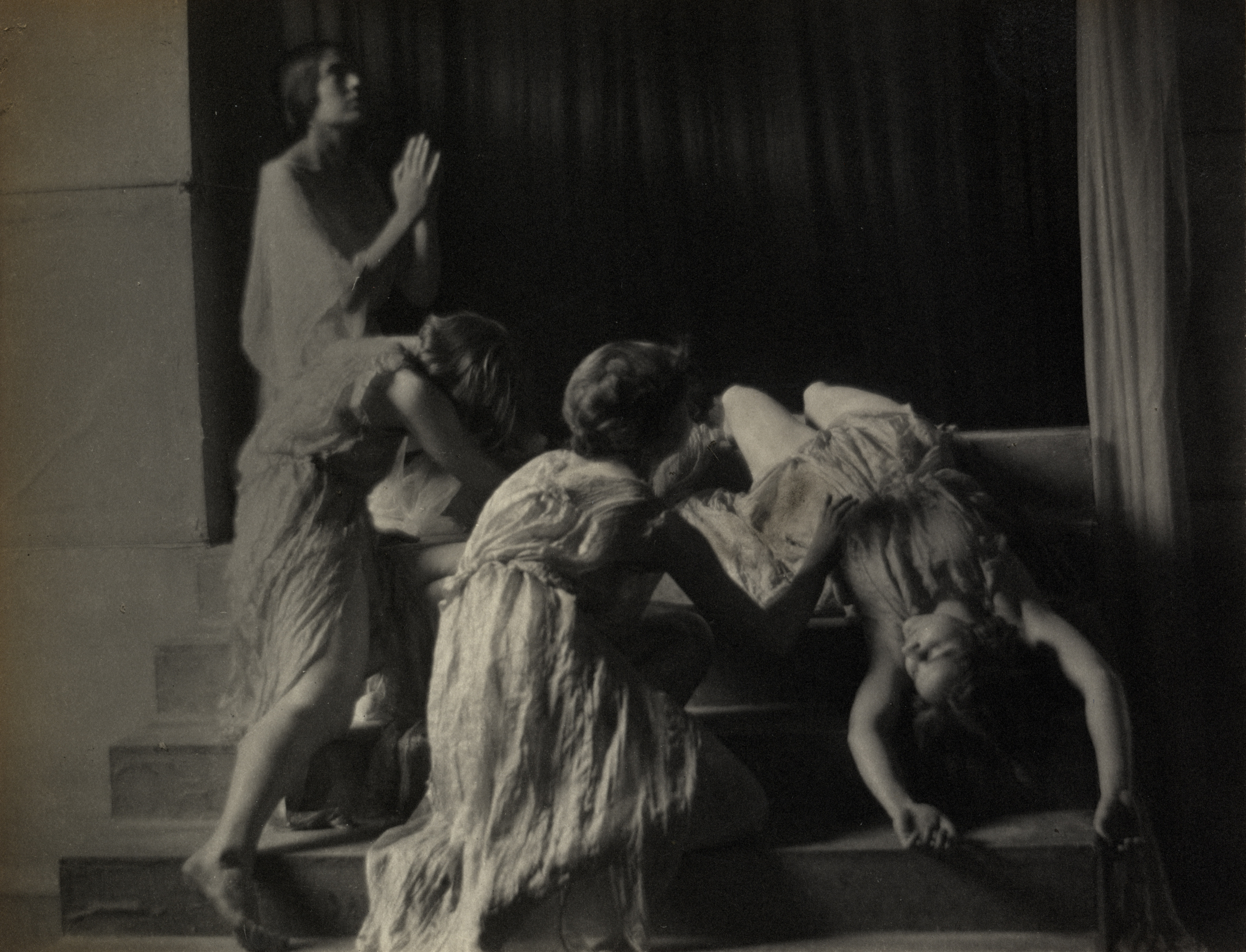 Doris Ulmann, Dancers in Company, undated, platinum print mounted on tissue, mounted on board. Collection of the UK Art Museum, gift of Thomas M.T. Niles and John Edward Niles. 