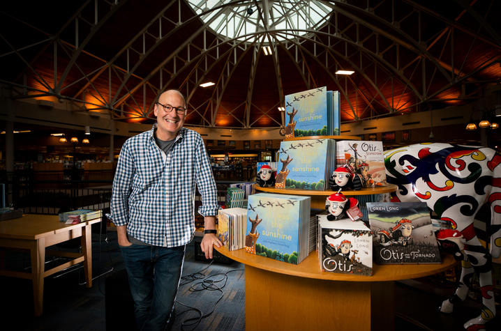 Image of Loren Long at Joseph Beth Bookstore in Lexington, KY.