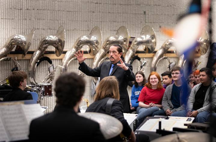 Image of Osland in studio conducting students. 