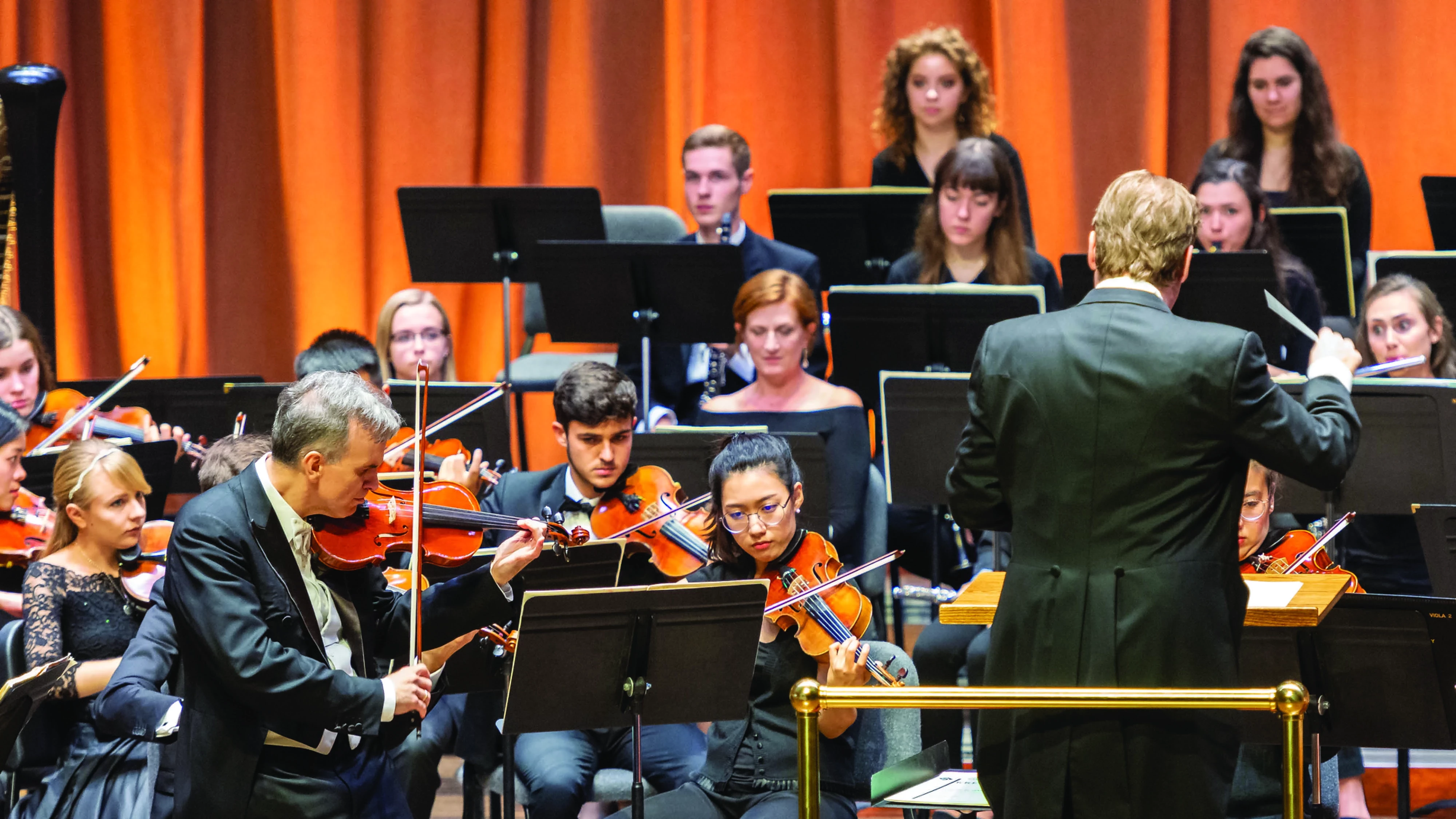 Gil Shaham and symphony orchestra