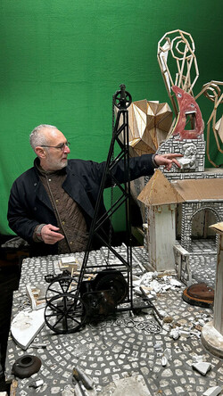 Jay Bolotin in his Cincinnati studio, 2023. Photo credit: Michael Solway. 