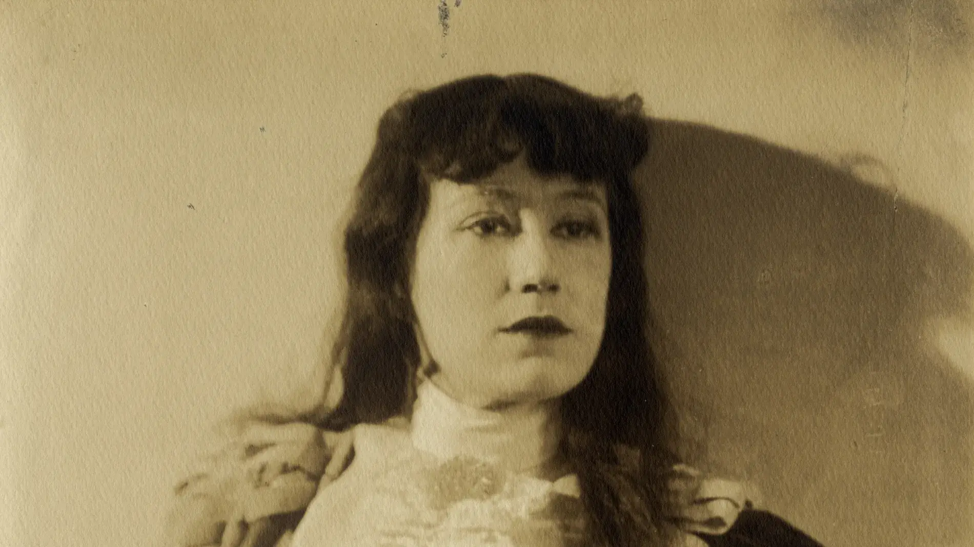 Doris Ulmann, Angna Enters, circa 1931, gelatin silver print. Collection of the UK Art Museum, purchase: The Robert C. May Photography Fund. 