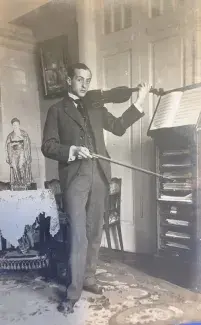 Shimon Krongold with violin