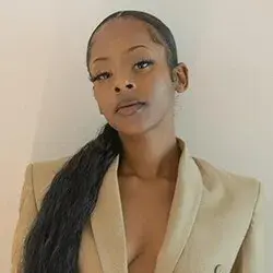 brianna armstrong headshot